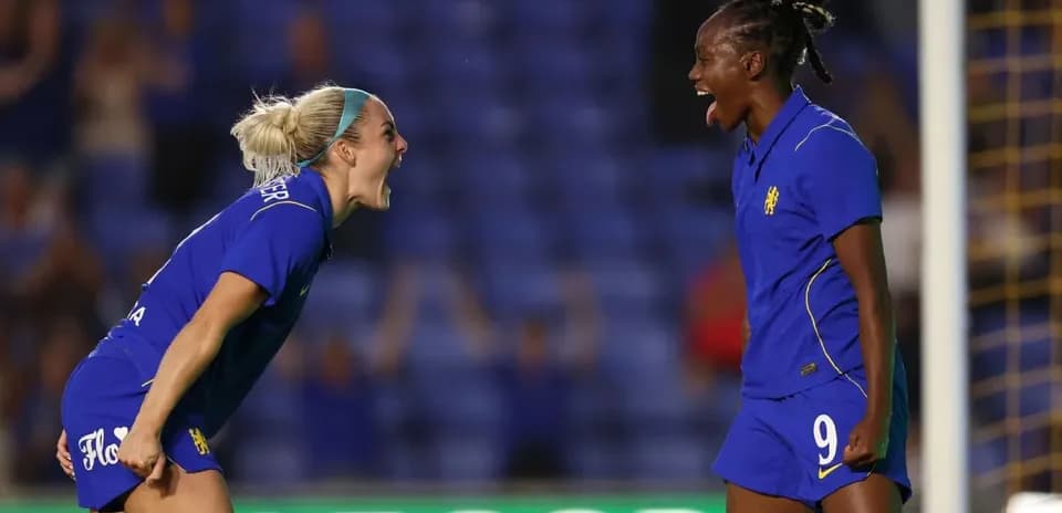 Игроки Chelsea W радуются забитому голу
