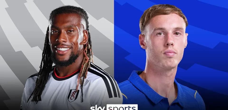 Два футболиста на фоне с логотипом Sky Sports