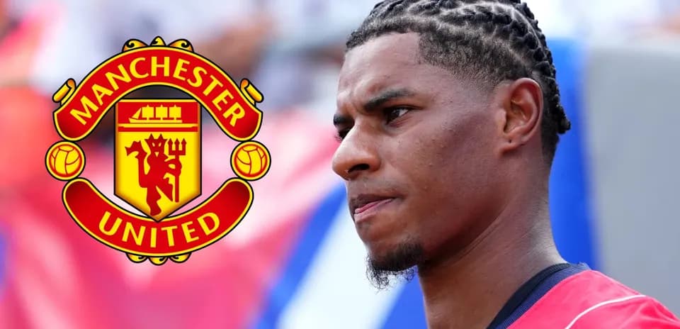 Игрок Manchester United на стадионе перед матчем