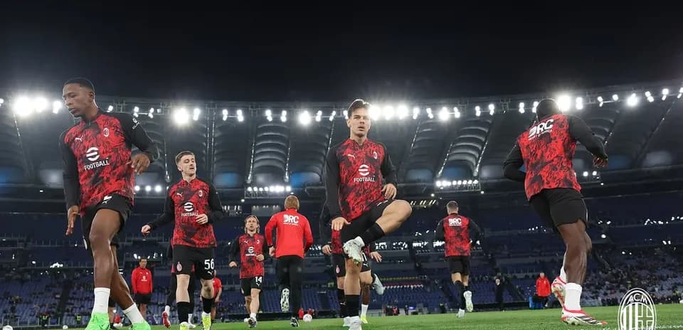Игроки AC Milan разминка перед матчем