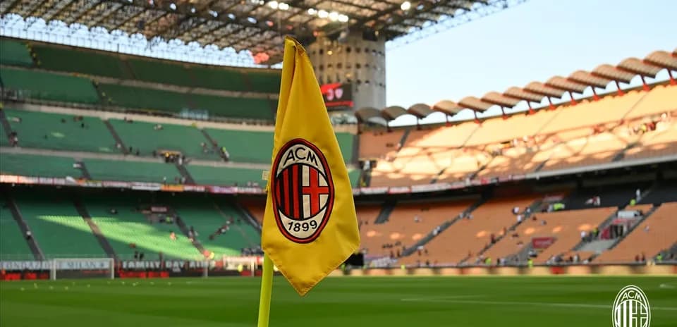 Уголовой флаг AC Milan на стадионе