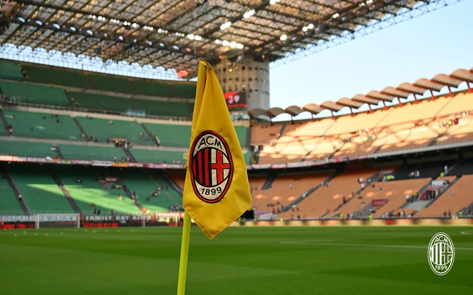 Уголовой флаг AC Milan на стадионе