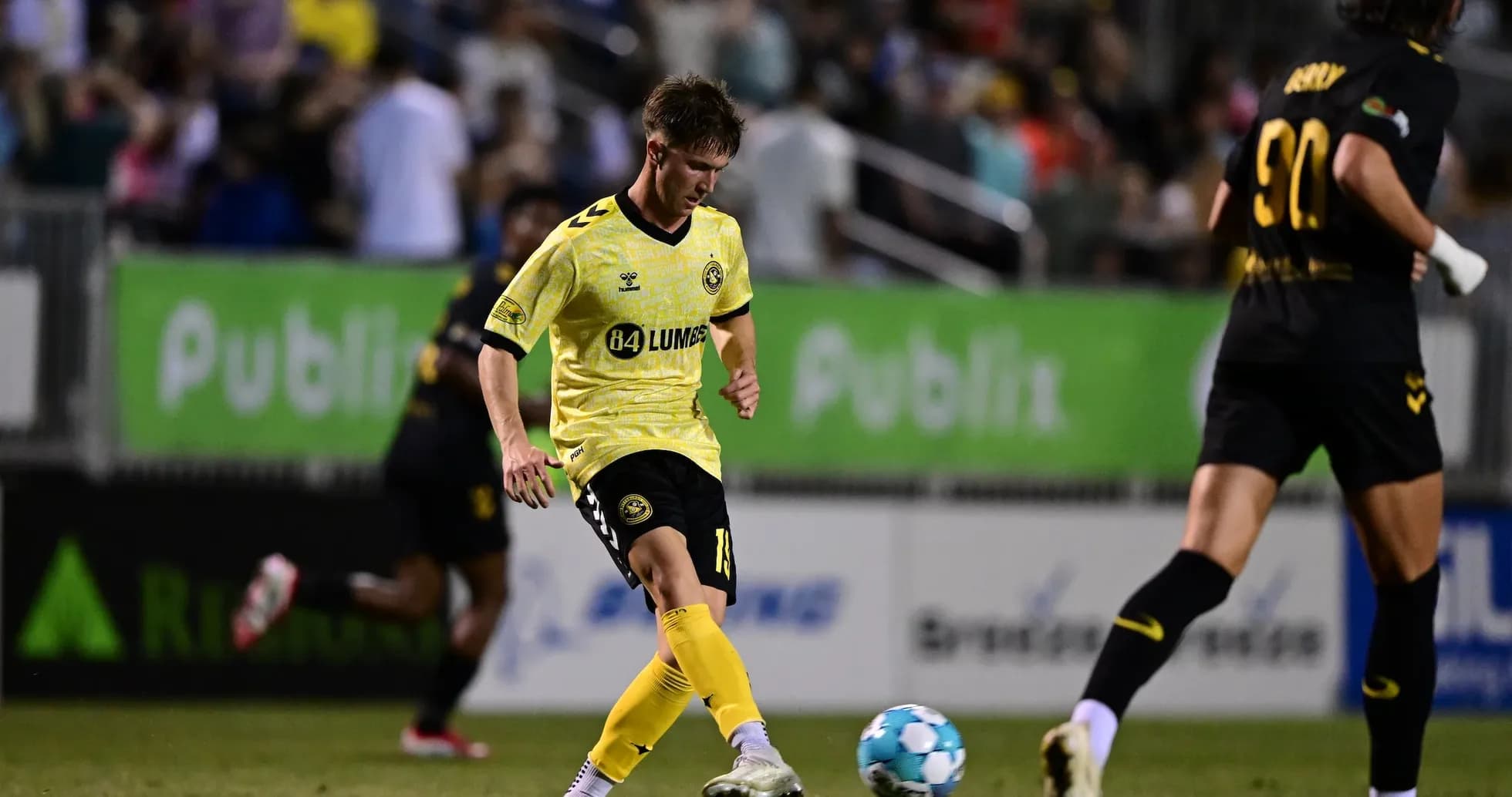 Игроки Charleston Battery на матче против Pittsburgh Riverhounds