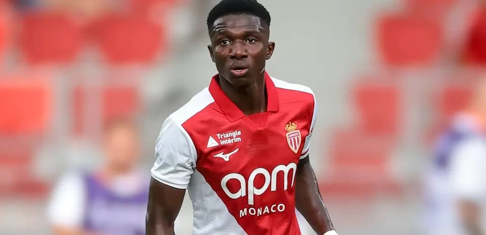 Игрок AS Monaco в форме на поле