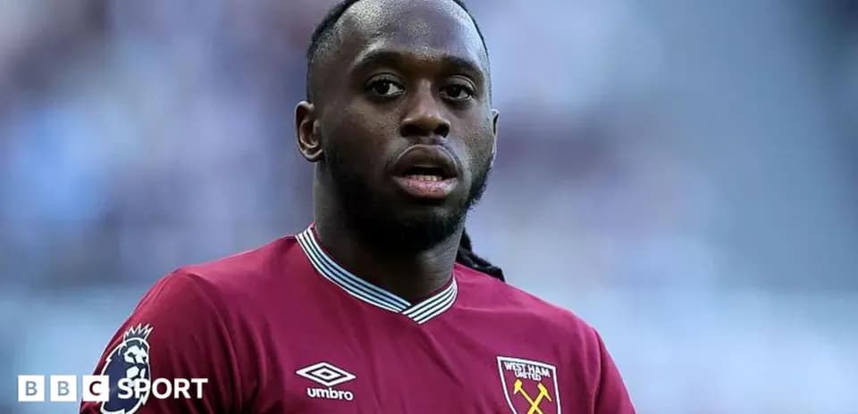Игрок West Ham United на поле во время матча