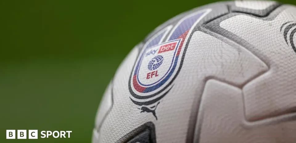 Мяч с логотипом EFL и Sky Bet
