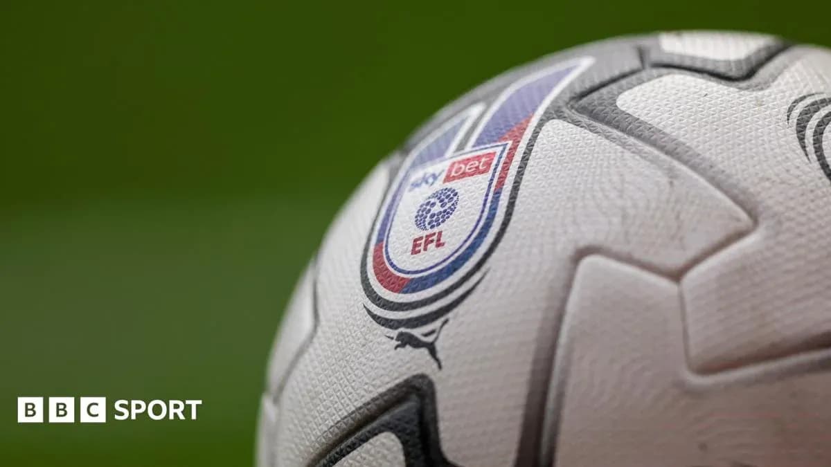 Мяч с логотипом EFL и Sky Bet
