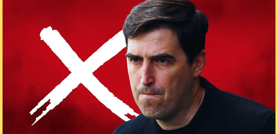Тренер на фоне красного фона с символом X