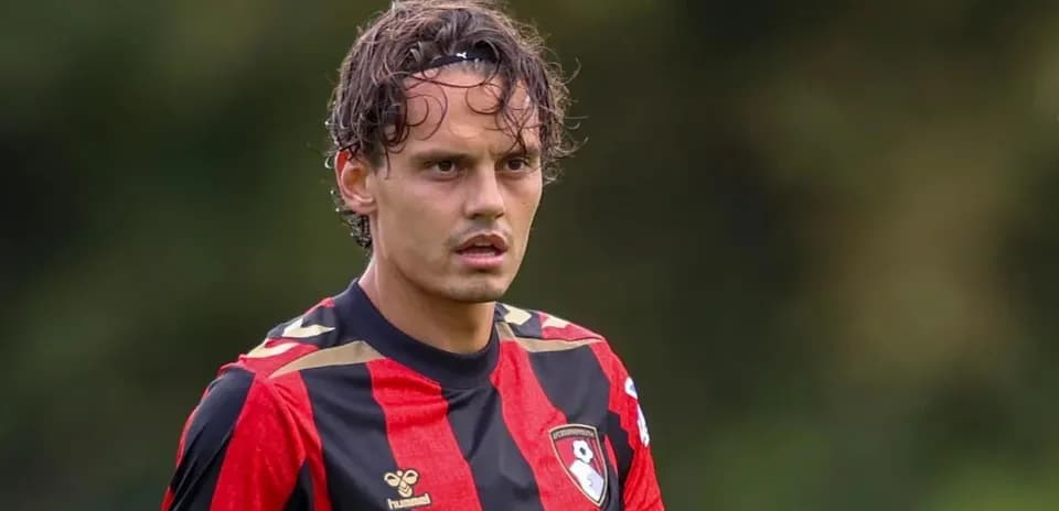 Игрок команды Bournemouth на тренировочном поле