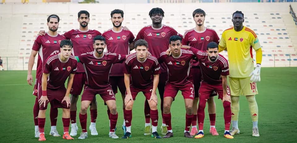 Команда Аль Вахда U23 на футбольном поле