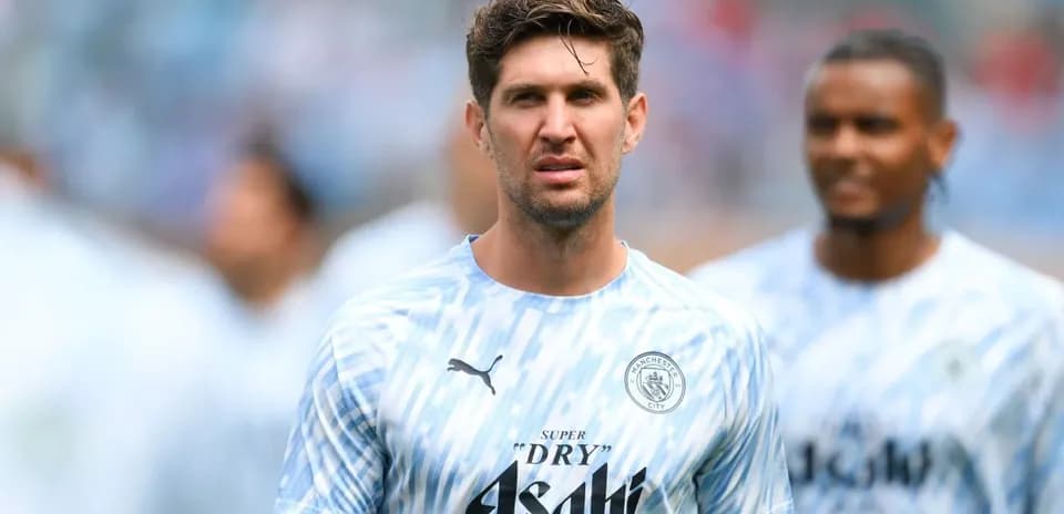 Игрок в форме Manchester City на тренировочном поле