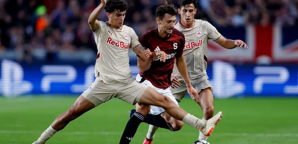 Игроки Red Bull Salzburg против Sparta Praha