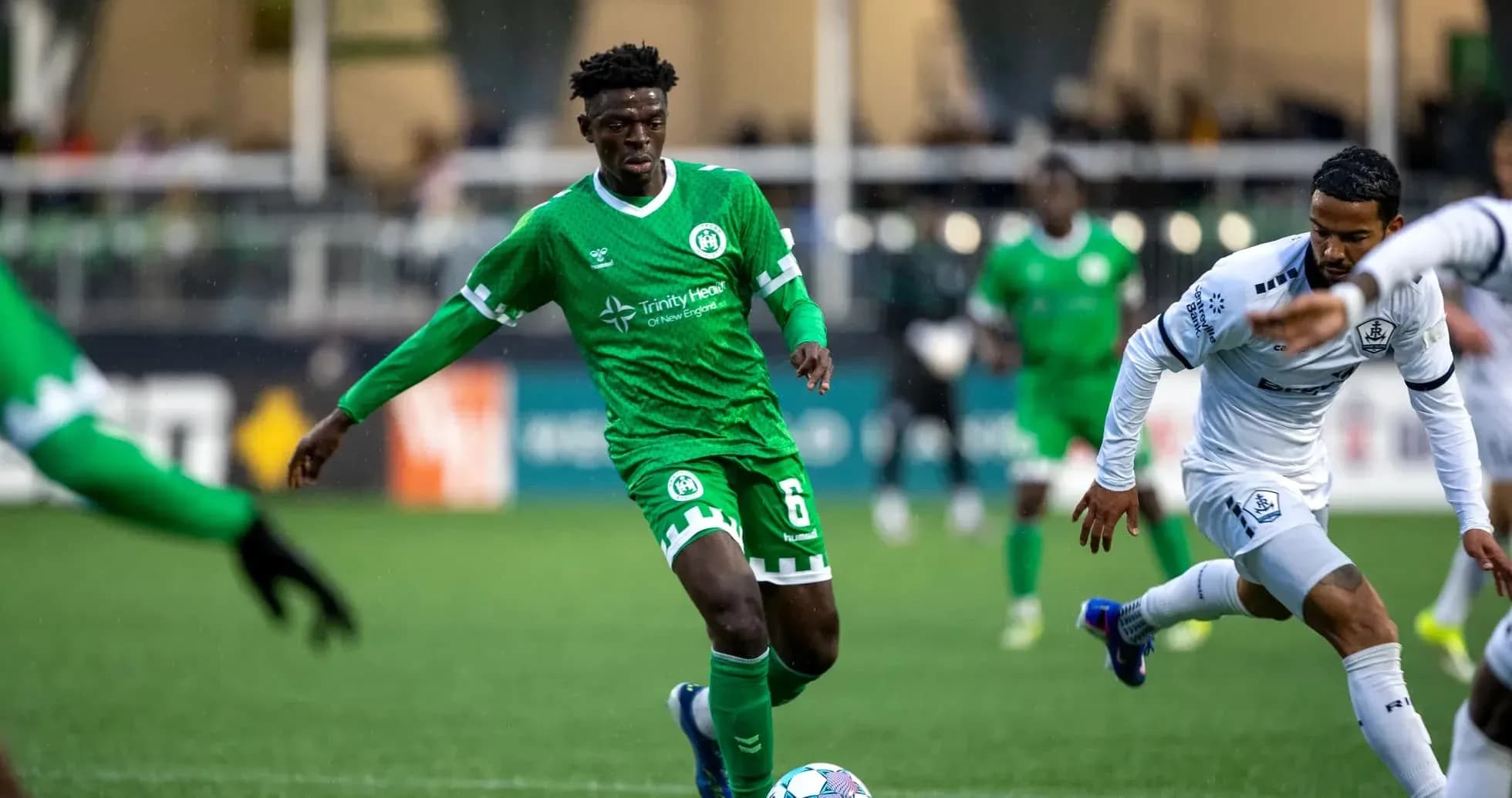 Игроки NY Cosmos и Hartford Athletic в матче