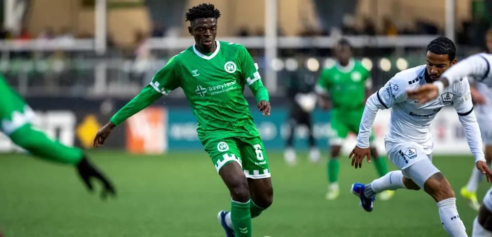 Игроки NY Cosmos и Hartford Athletic в матче