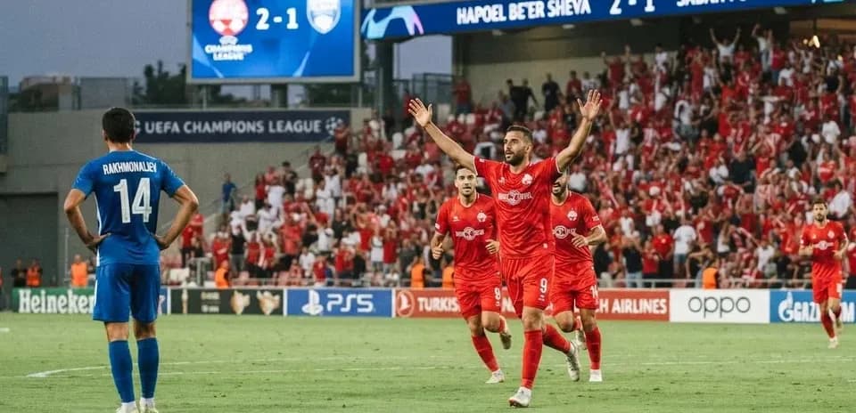 Игроки Хапоэль Беэр-Шева празднуют гол