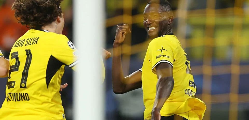 Игроки Borussia Dortmund празднуют забитый гол