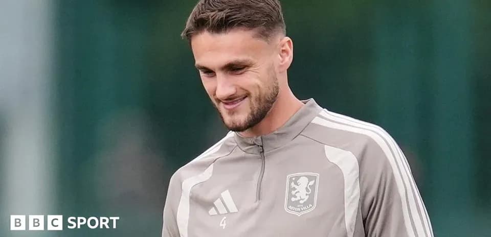 Игрок Aston Villa на тренировочной сессии
