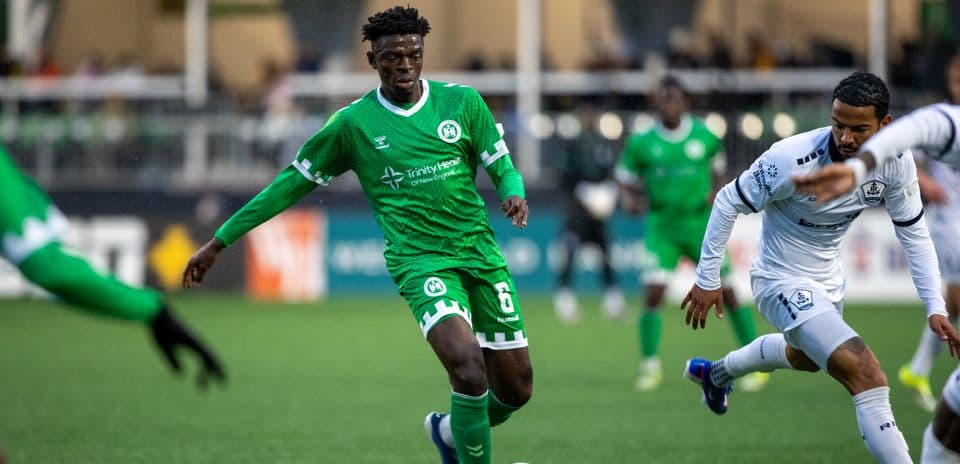 Игроки NY Cosmos и Hartford Athletic в матче