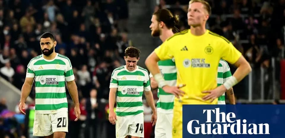 Игроки Celtic FC идут с поля после матча
