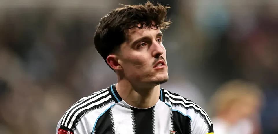 Игрок Newcastle United в форме на поле