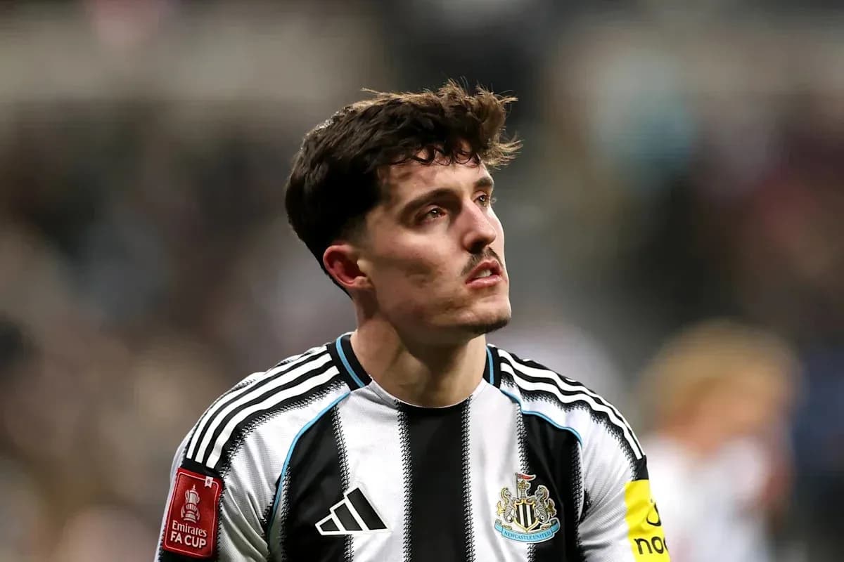 Игрок Newcastle United в форме на поле