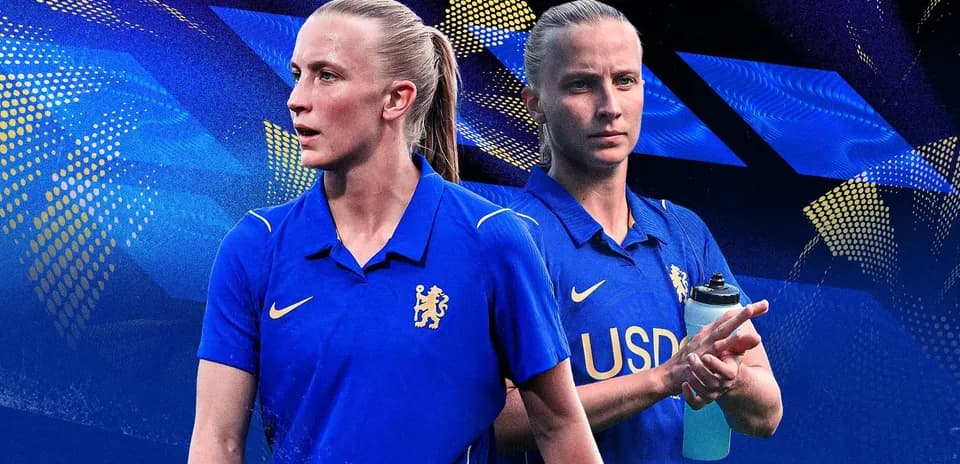 Игрок в синей форме Chelsea на фоне графики