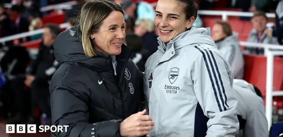 Тренеры Chelsea и Arsenal общаются на стадионе