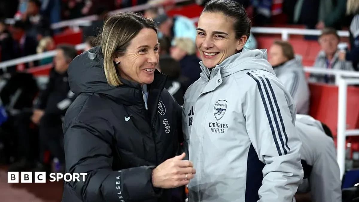 Тренеры Chelsea и Arsenal общаются на стадионе