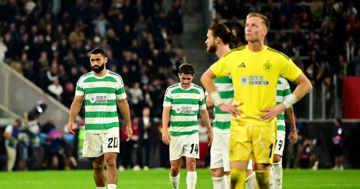 Игроки Celtic FC покидают поле после матча