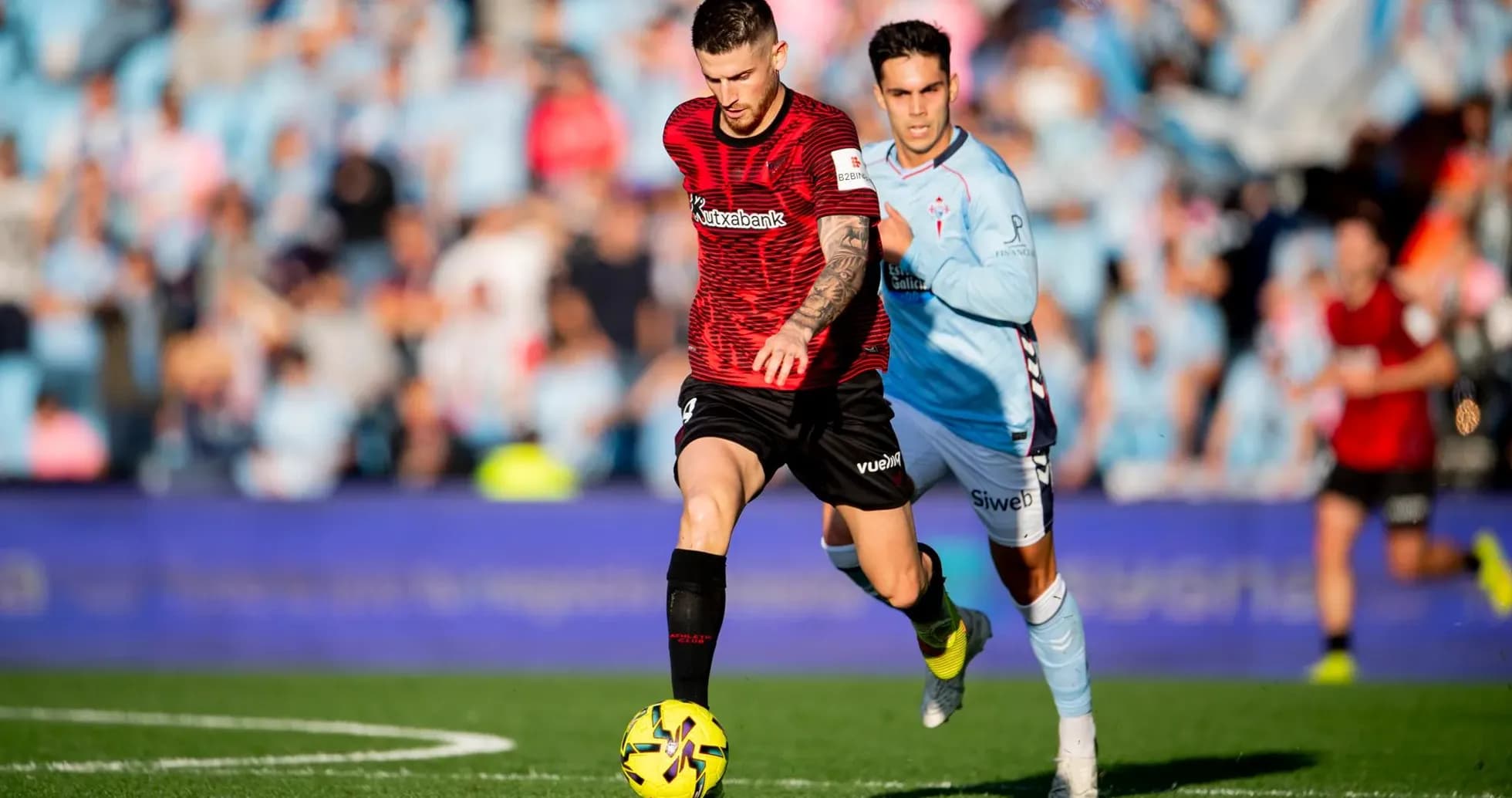 Игроки Athletic Club и Celta Vigo в матче