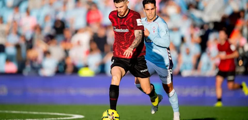 Игроки Athletic Club и Celta Vigo в матче