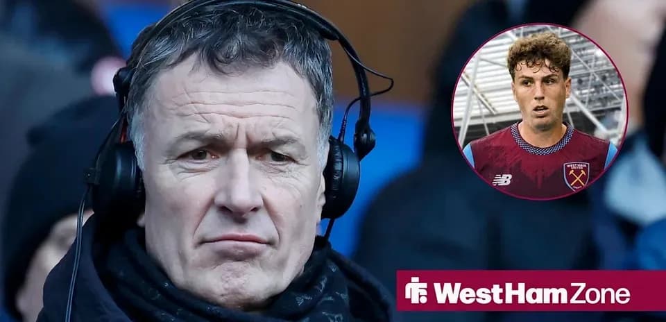 Человек с наушниками на стадионе, игрок внутри круга