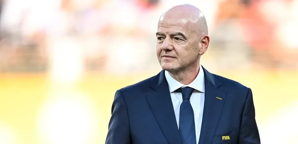 Председатель FIFA на стадионе перед матчем