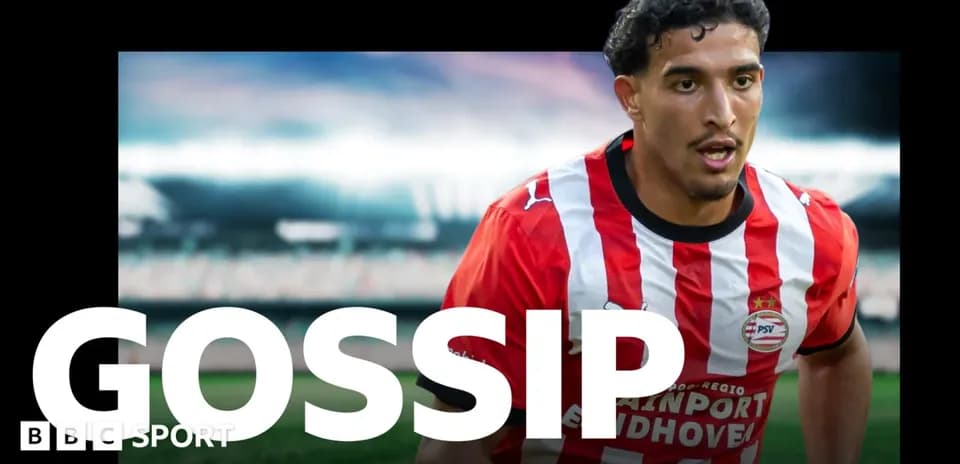 Игрок PSV в красной футболке на стадионе