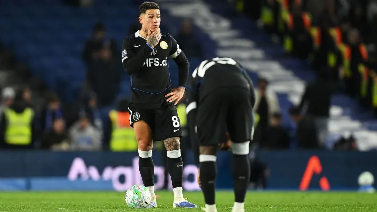 Игрок Челси на поле во время матча