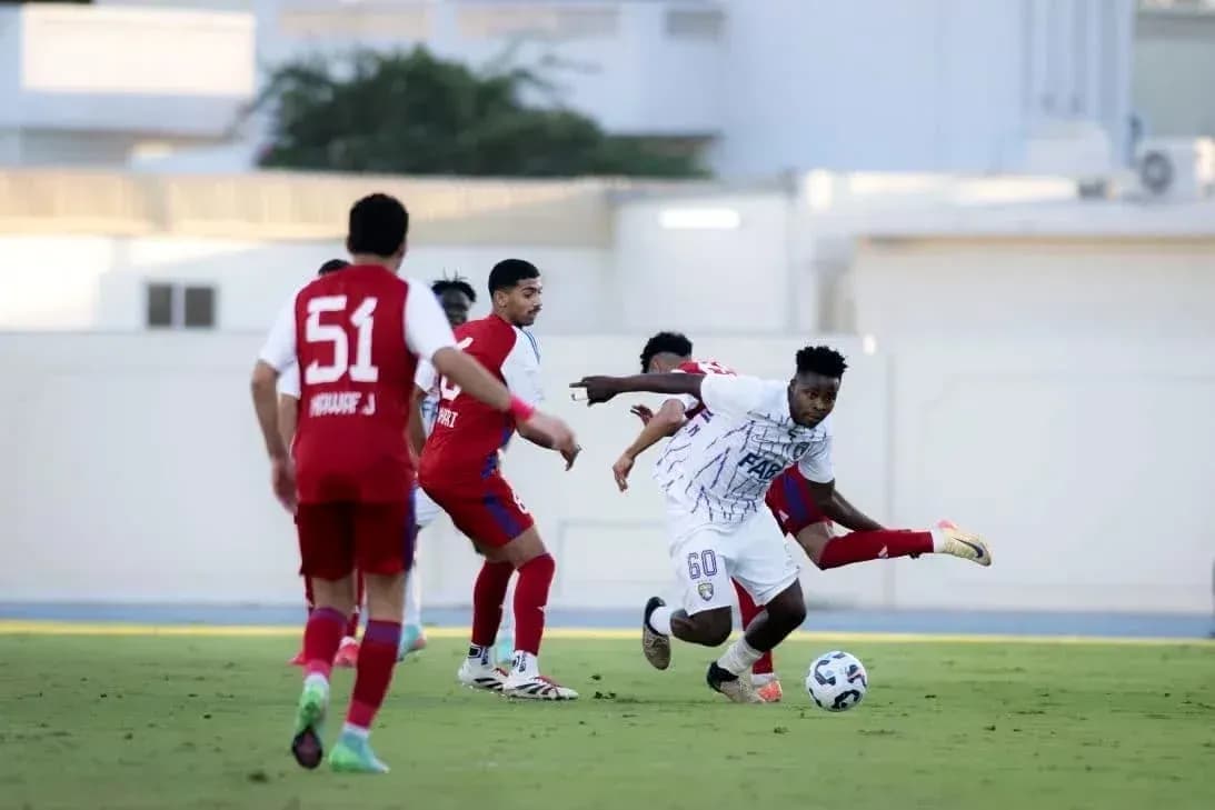 Игроки Dibba Al Fujairah U23 и Al Ain U23 на поле