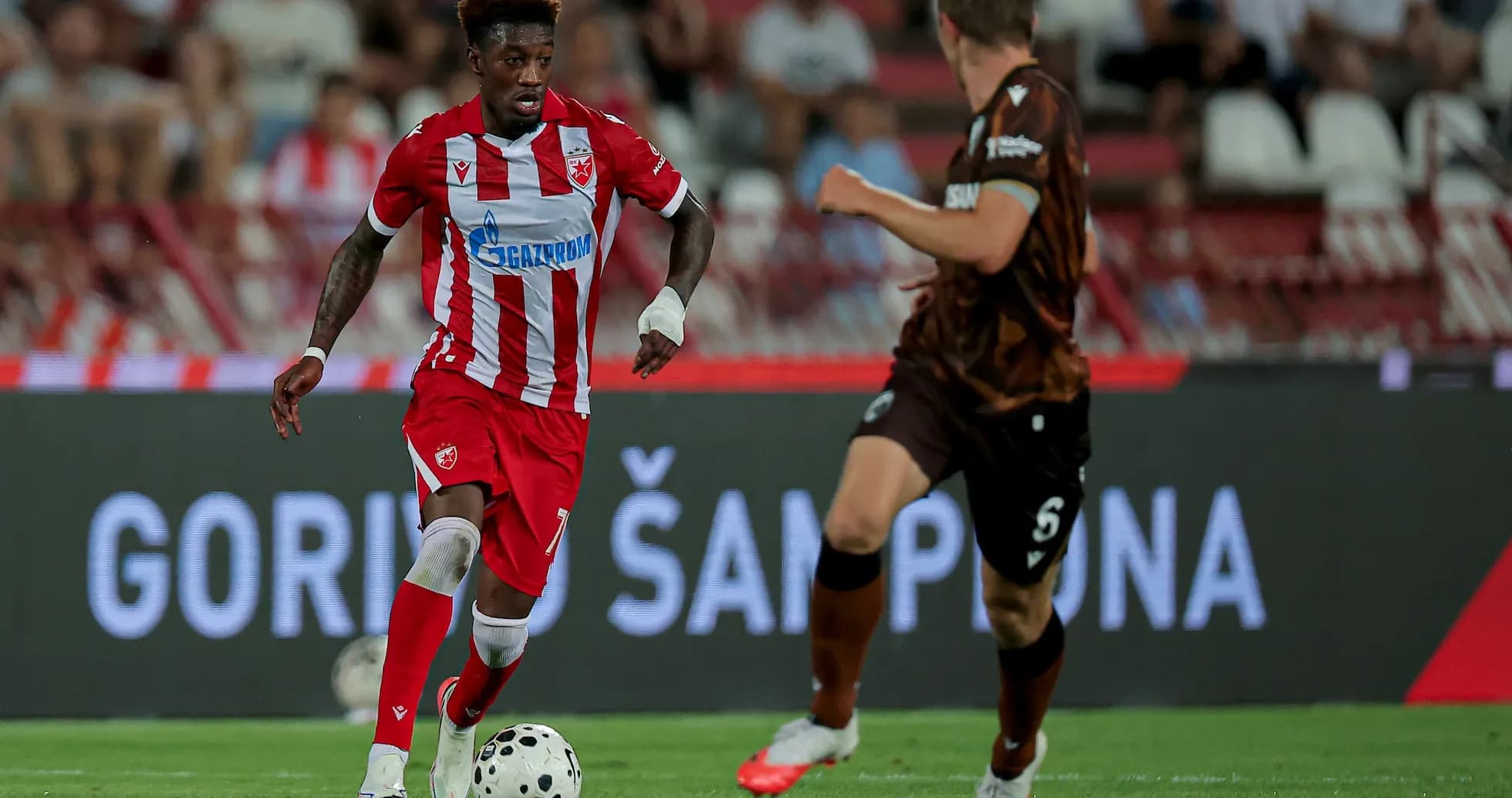 Игроки Звезды и Пльзени на поле