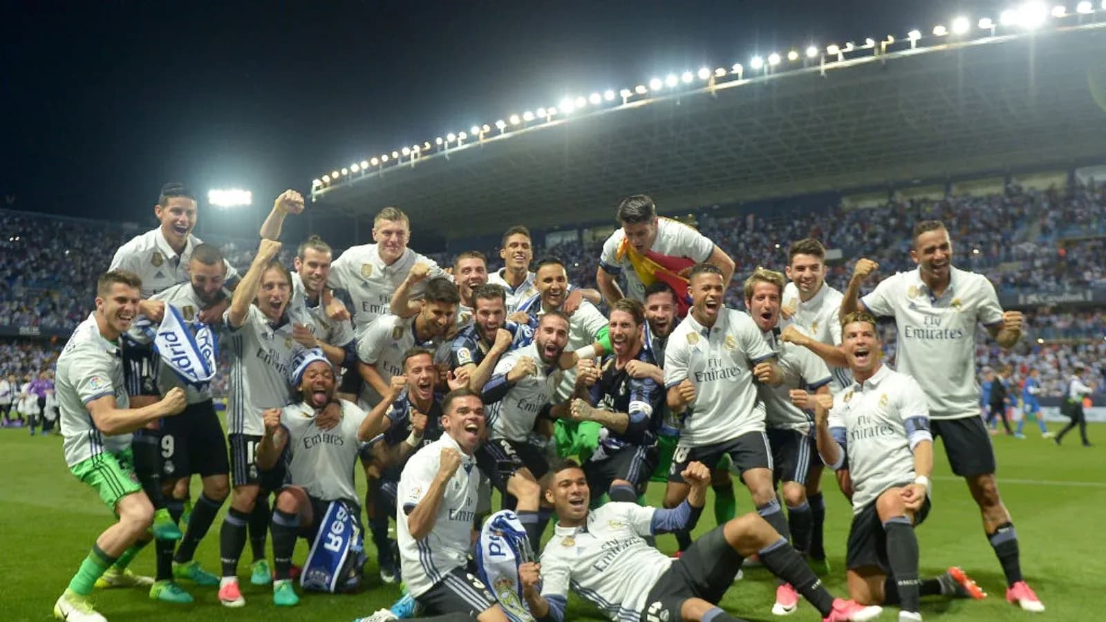 Игроки Реал Мадрид празднуют победу