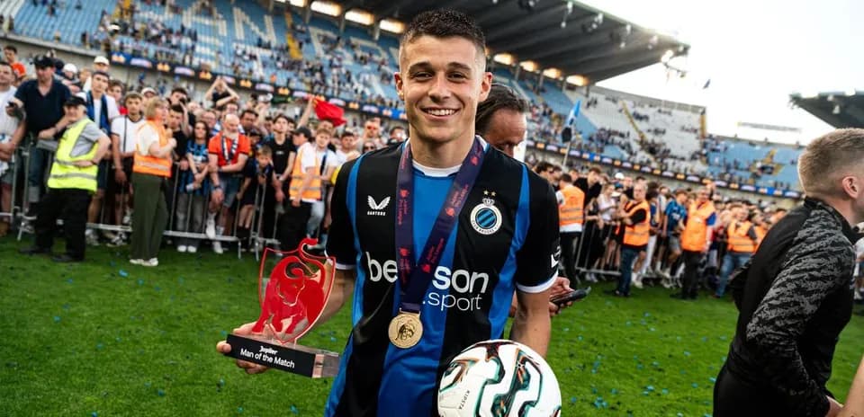 Игрок с наградой Man of the Match на поле