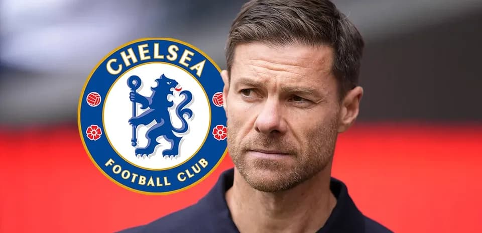 Тренер Chelsea FC на фоне логотипа клуба