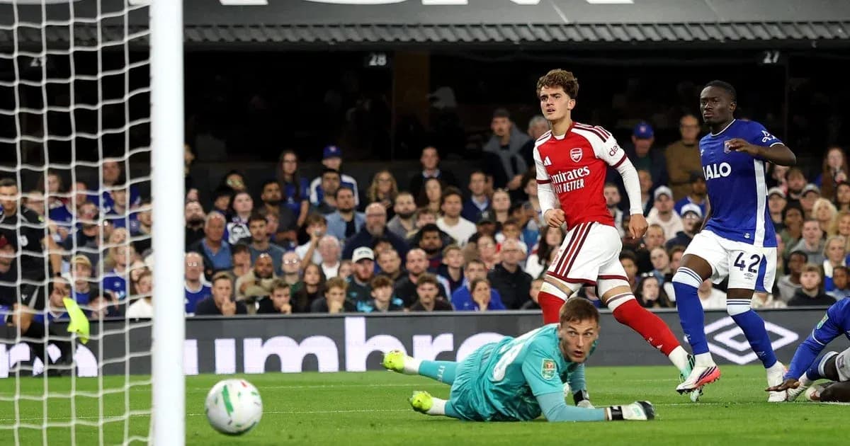 Игроки Arsenal празднуют гол в матче