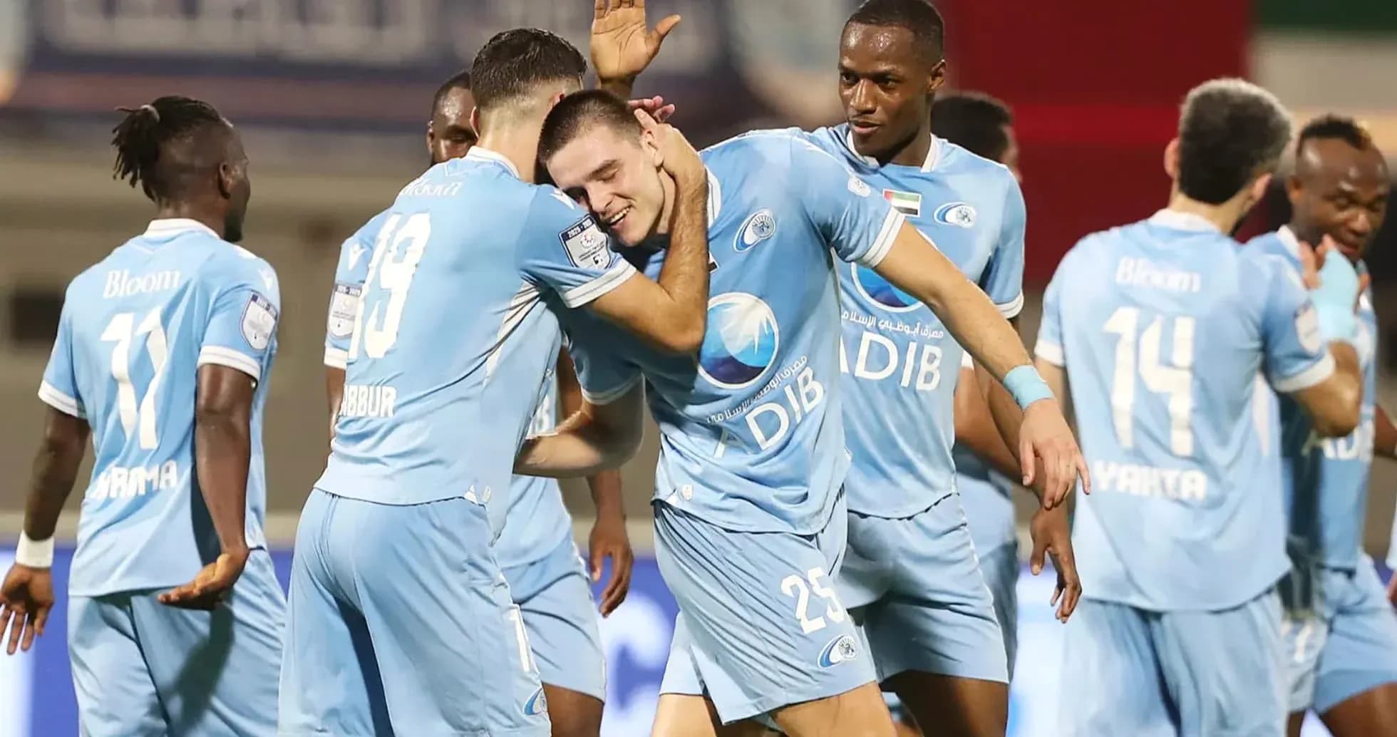 Игроки празднуют гол в матче Al Dhafra U23