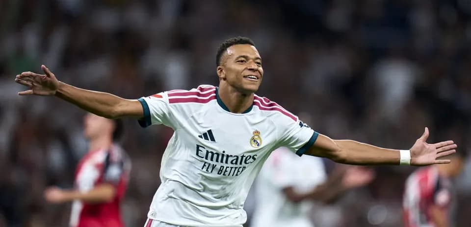 Килиан Mbappé празднует гол на матче