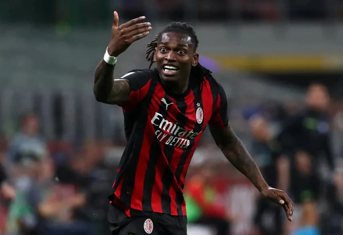 Игрок AC Milan выражает недовольство на поле