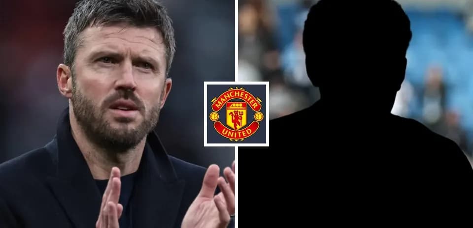 Тренер аплодирует с логотипом Manchester United