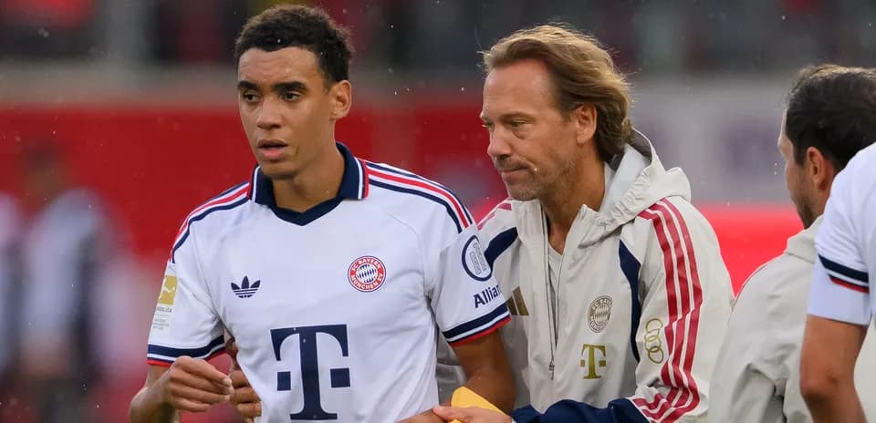 Игроки Bayern Munich обсуждают тактику на поле