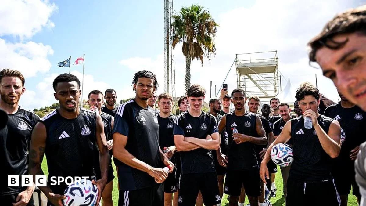 Футболисты Newcastle United на тренировочной сессии