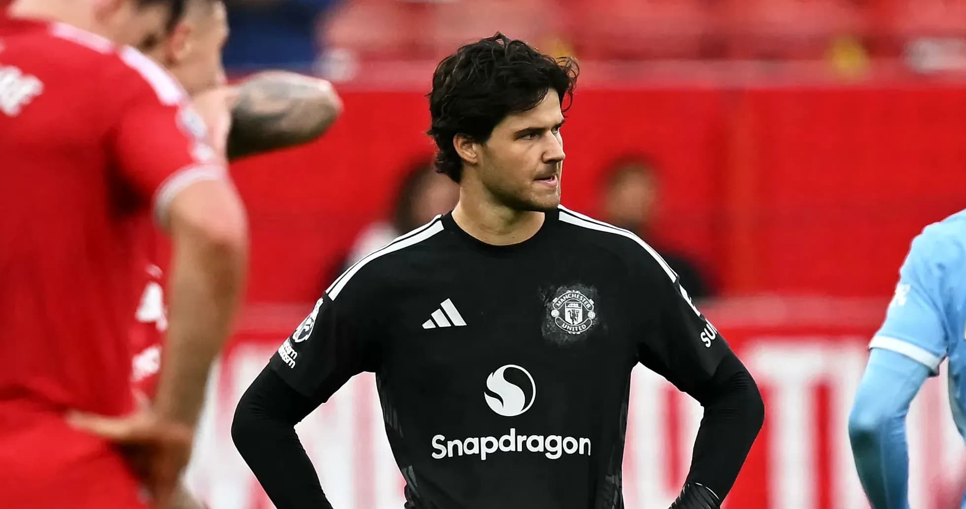 Вратарь Manchester United на поле во время матча