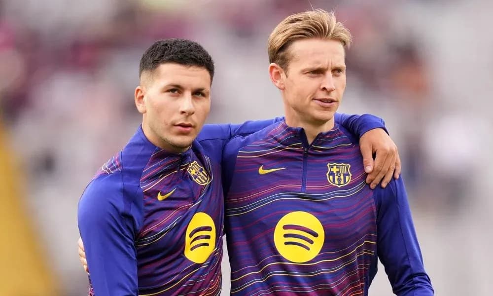 Два игрока FC Barcelona на разминке перед матчем Два игрока FC Barcelona на разминке перед матчем