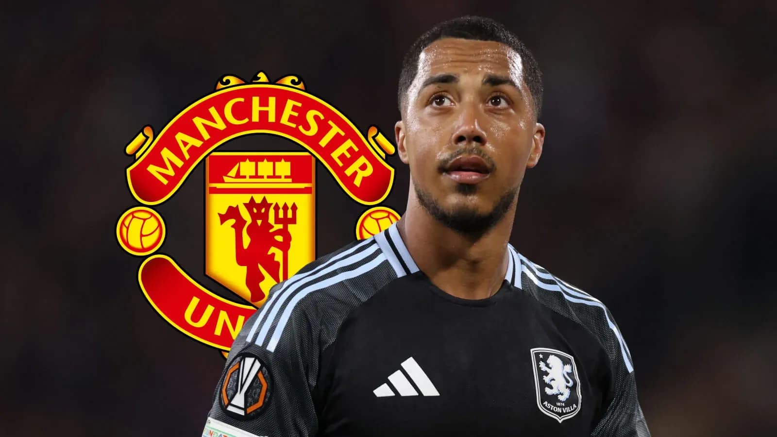 Вратарь Aston Villa на фоне логотипа Manchester United Вратарь Aston Villa на фоне логотипа Manchester United